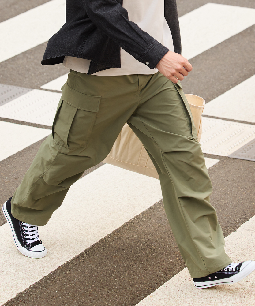 Right-on(関東東海)の【楽に決まる、大人のカジュアル】イージーワイドカーゴパンツ（ウエスト楽/ワイドシルエット/裾のドローコード）