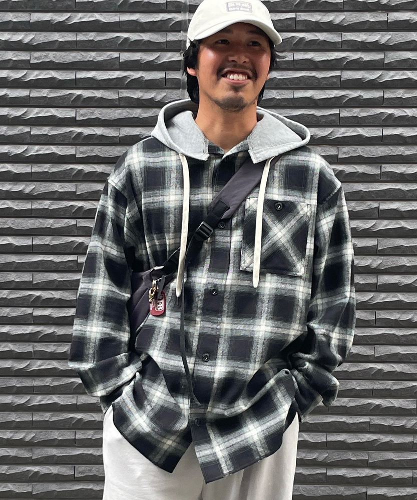 Right-on(北日本)の【店舗で人気】フード付きオーバーサイズチェックネルシャツ (大人のカジュアル/トレンド/軽量/楽な着心地/フェード感)