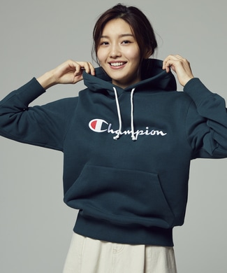 Champion 【期間限定スウェット2枚目半額 】スクリプトロゴ刺繍パーカー レディース グリーン