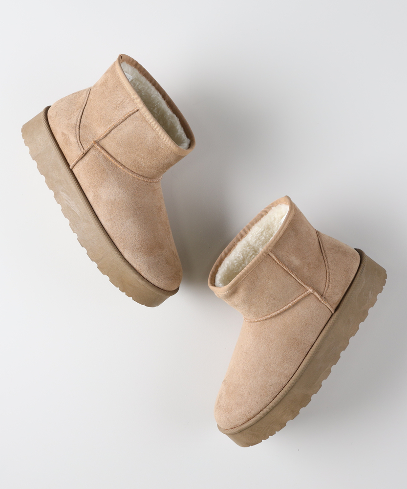 Right-on(近畿中国)のフェイクムートンショートブーツ